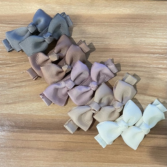 3/$20 🔷 Lot of Baby Girls Petite Solid Neutral Pigtail Bows - Picture 2 of 4